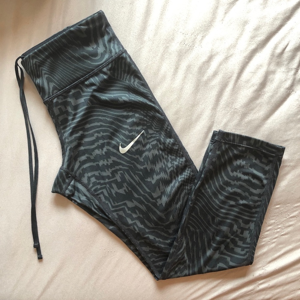 Nike Crops Dynamic Zebra